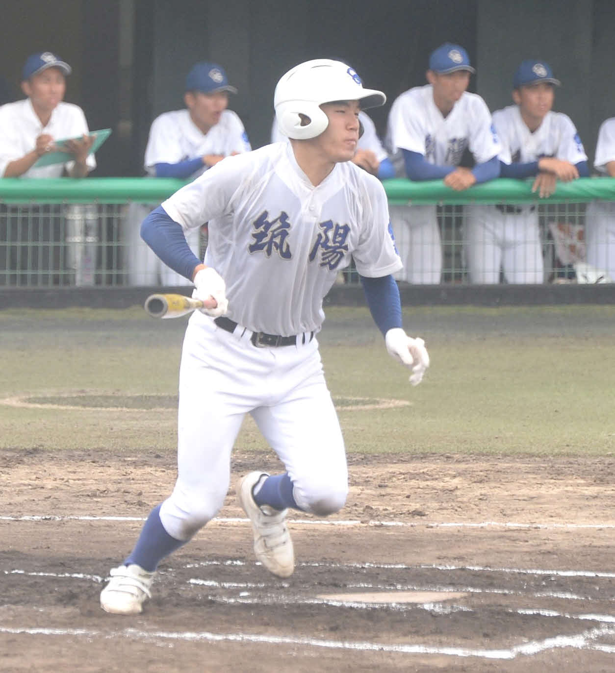 博多対筑陽学園　6回裏筑陽学園1死二塁、右前適時打を放つ池上（撮影・佐藤究）