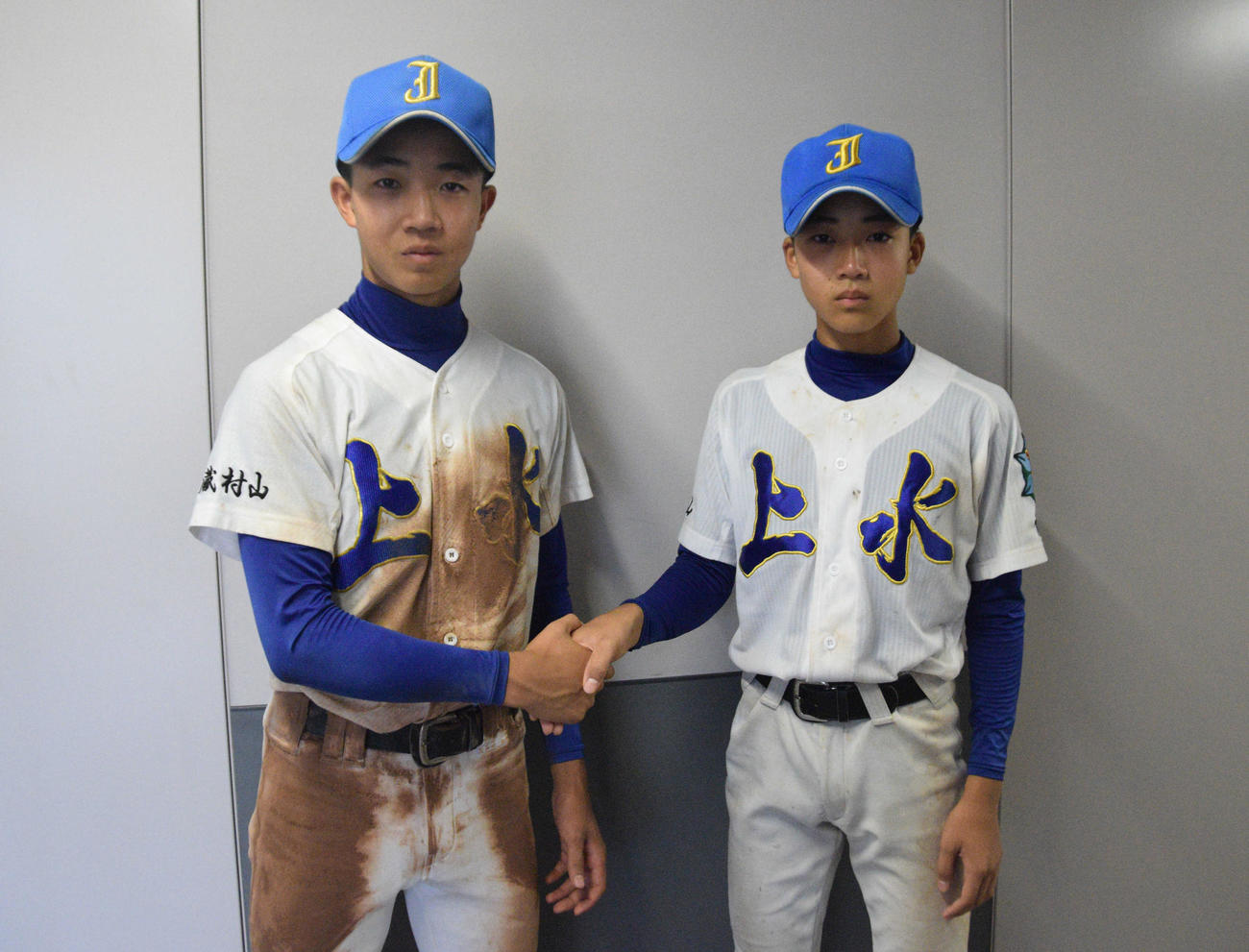 上水対田無　3回戦敗退も兄弟でスタメン出場をかなえた八重樫頼斗（左）と聖良（撮影・泉光太郎）