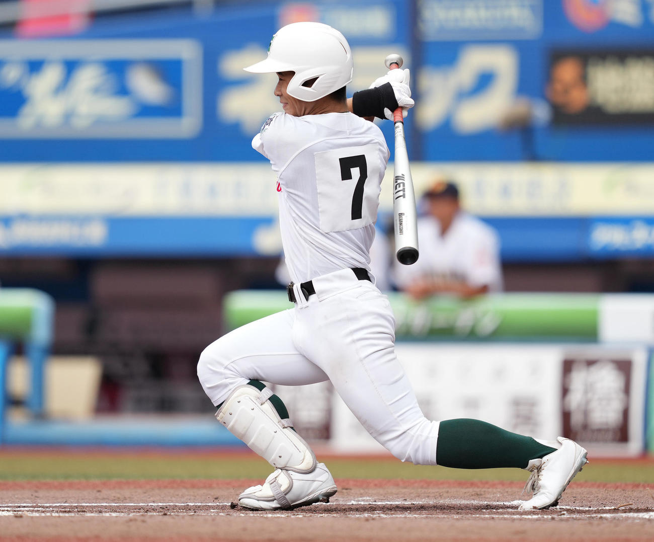 流山南対専大松戸　1回裏専大松戸1死三塁、先制の右前適時打を放つ土田（撮影・鈴木みどり）