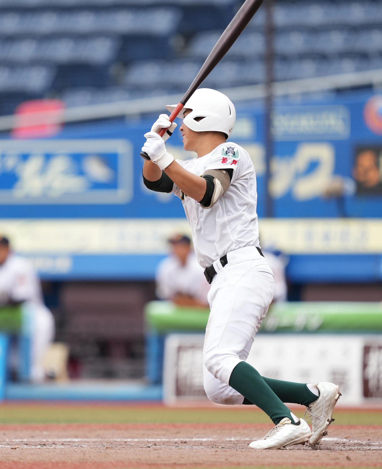 流山南対専大松戸　5回裏専大松戸2死二、三塁、右中間に2点適時三塁打を放つ牧野（撮影・鈴木みどり）