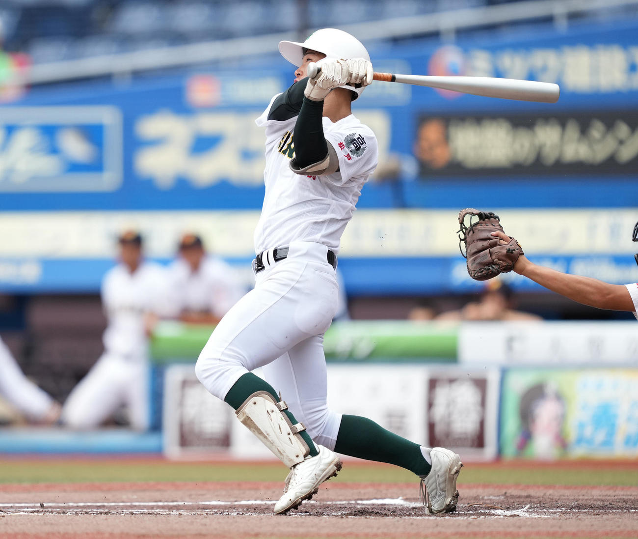 流山南対専大松戸　6回裏専大松戸2死二塁、中適時二塁打を放つ川島（撮影・鈴木みどり）