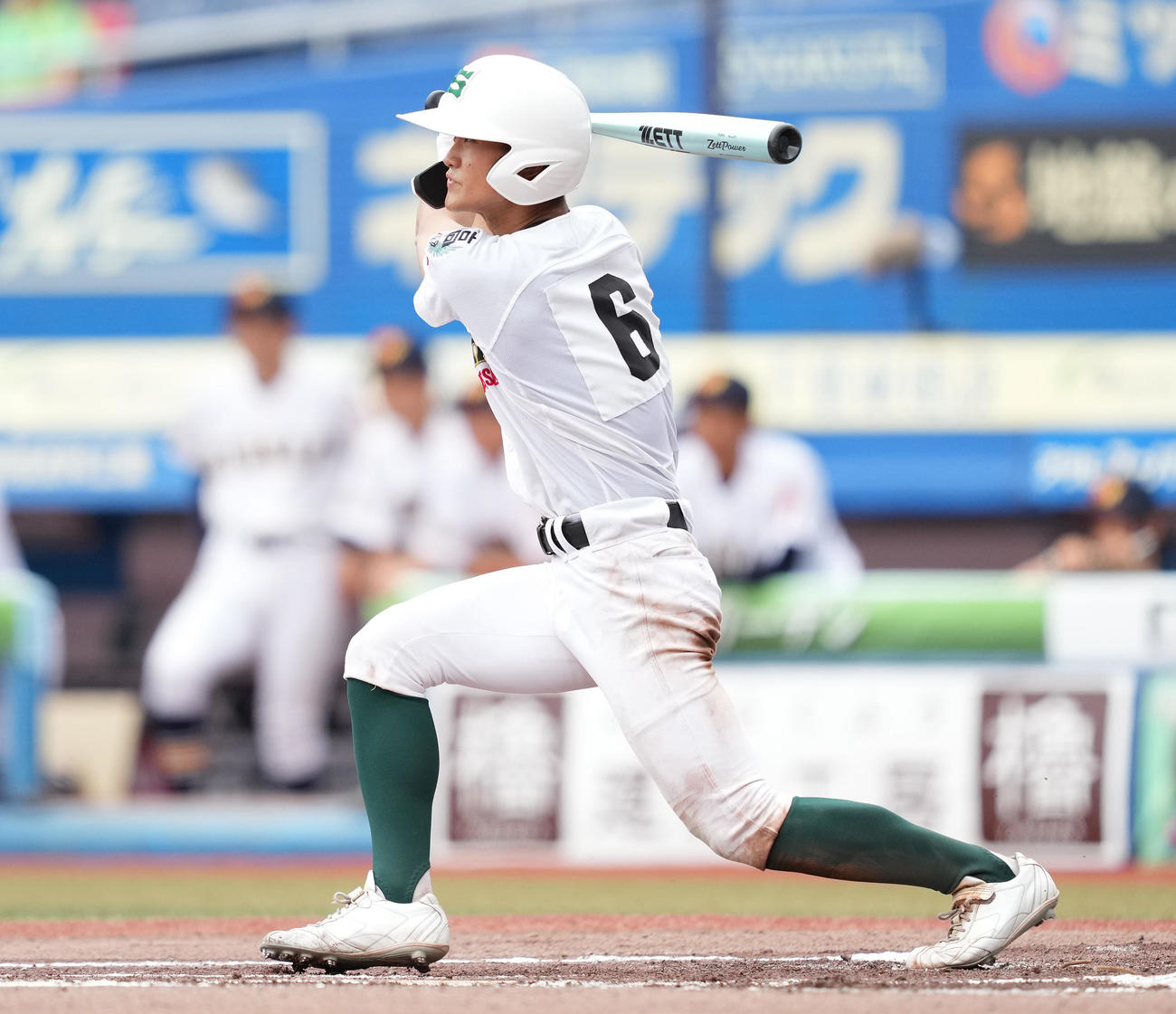 流山南対専大松戸　6回裏専大松戸2死二塁、中前適時打を放つ宮尾（撮影・鈴木みどり）