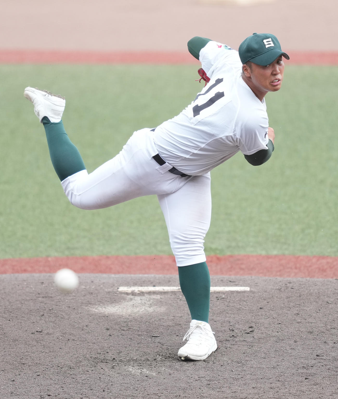 流山南対専大松戸　先発し力投する専大松戸・伊藤（撮影・鈴木みどり）