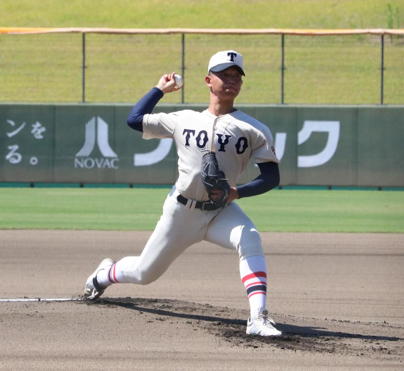 東洋大姫路対洲本　東洋大姫路先発の城下（撮影・林亮佑）