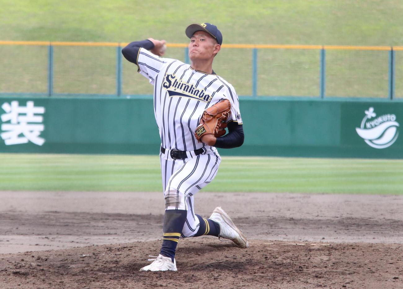6回から今夏初登板した白樺学園の土屋（撮影・保坂果那）