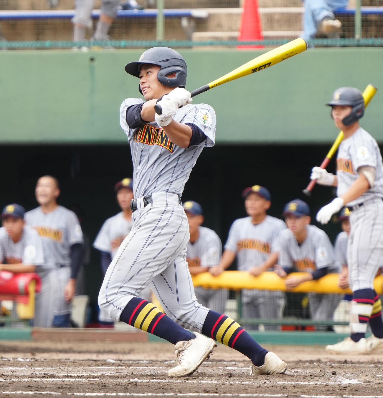 杉並対日野　3回表杉並1死一塁、適時二塁打を放つ矢本（撮影・江口和貴）