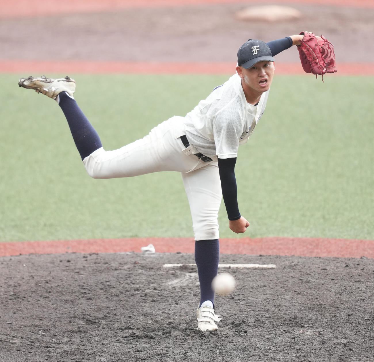 市船橋対市原中央　7回裏途中から2番手で登板した市船橋・川崎（撮影・鈴木みどり）