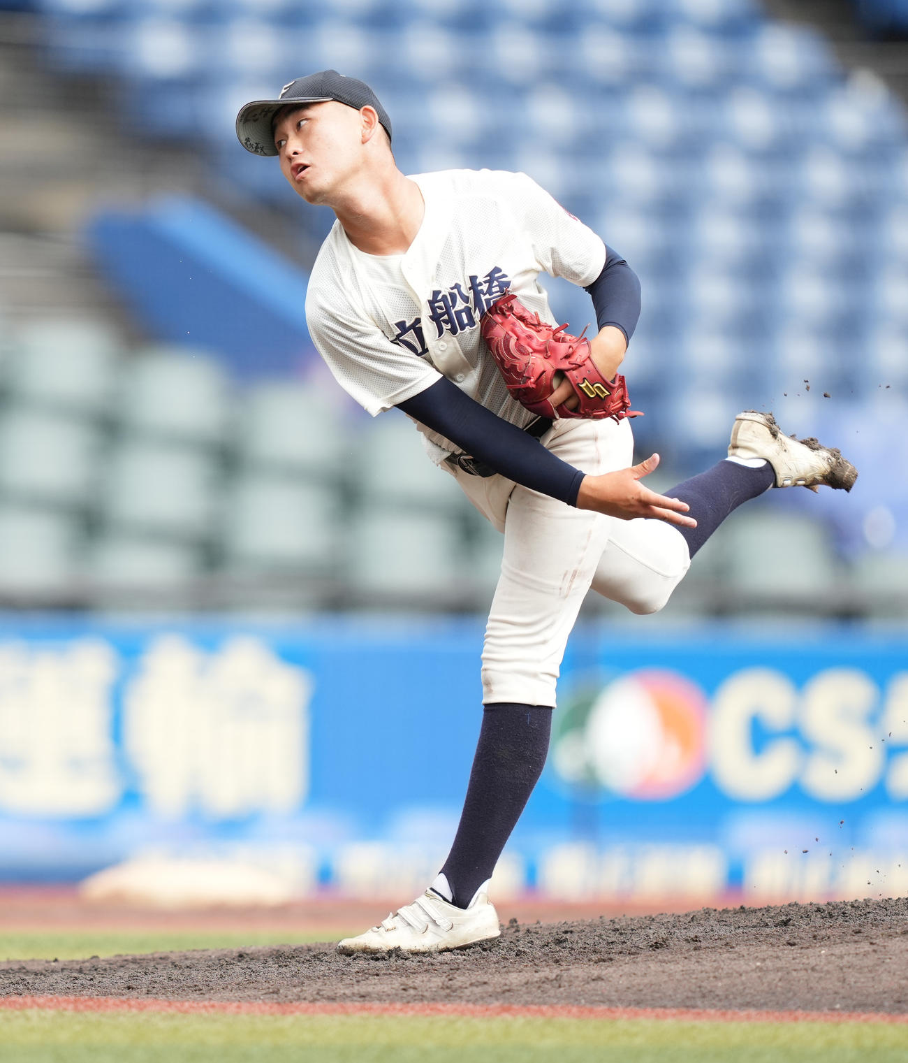 市船橋対市原中央　7回裏途中から2番手で登板した市船橋・川崎（撮影・鈴木みどり）