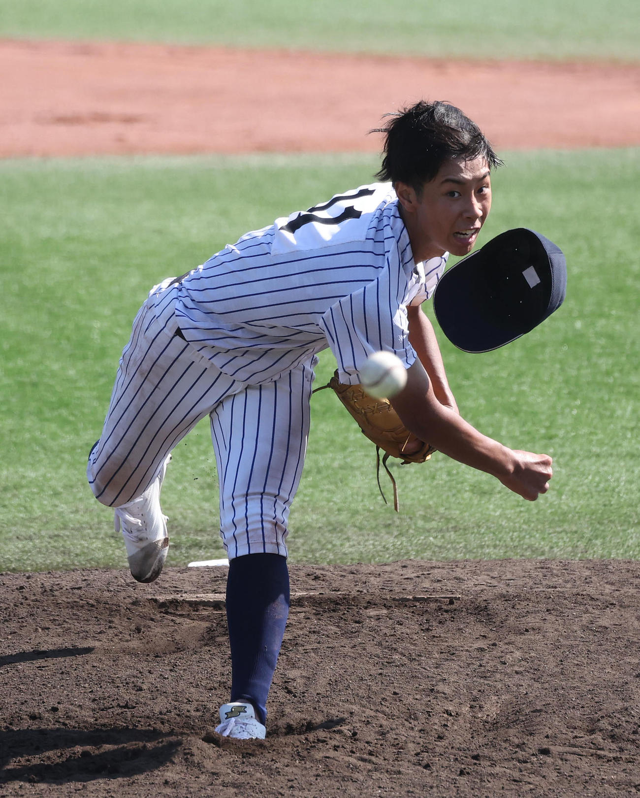 北かわち皐が丘戦に3番手で力投する大院大高・林将輝（撮影・白石智彦）
