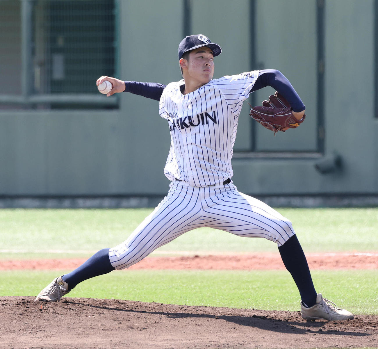 北かわち皐が丘戦に2番手で力投する大院大高・大原（撮影・白石智彦）