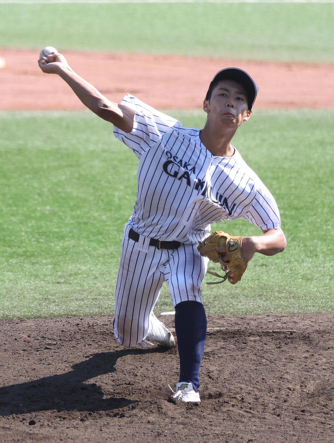 北かわち皐が丘戦に3番手で力投する大院大高・林将輝（撮影・白石智彦）