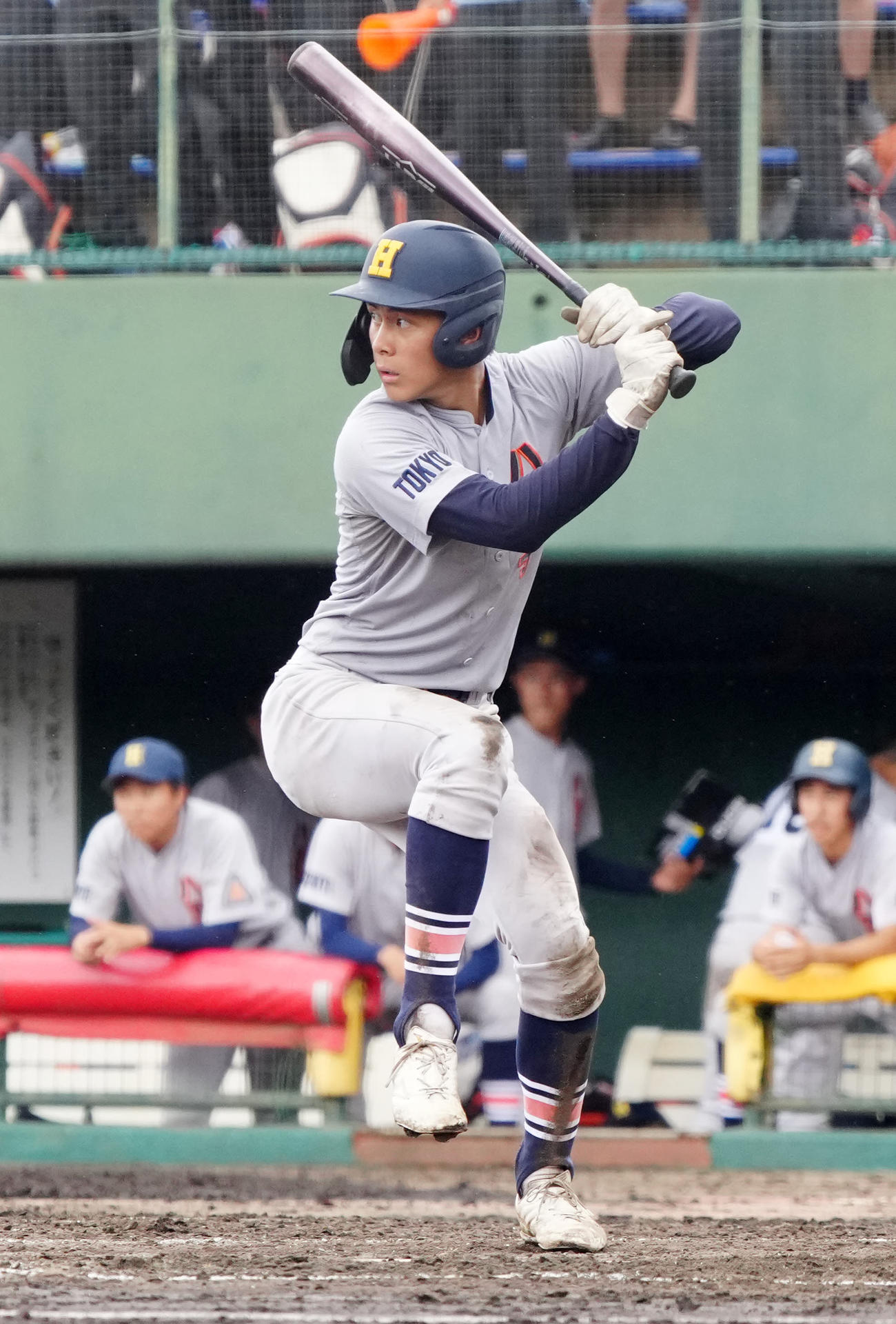 大成対八王子学園八王子　4回裏八王子学園八王子1死一、二塁、打席に立つ新井（撮影・江口和貴）