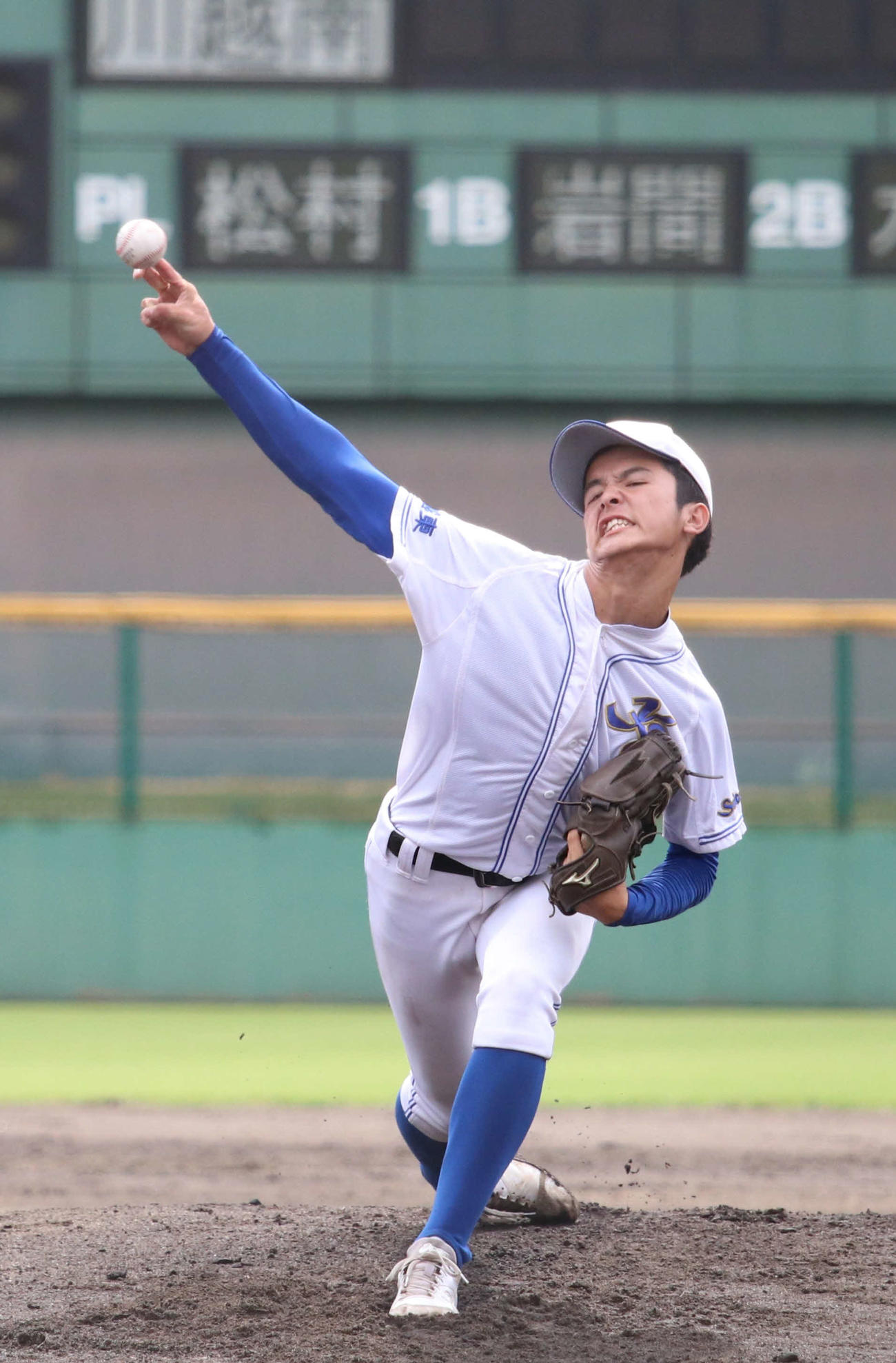 川越東対川越南　先発し力投する川越東・遠藤（撮影・山本佳央）