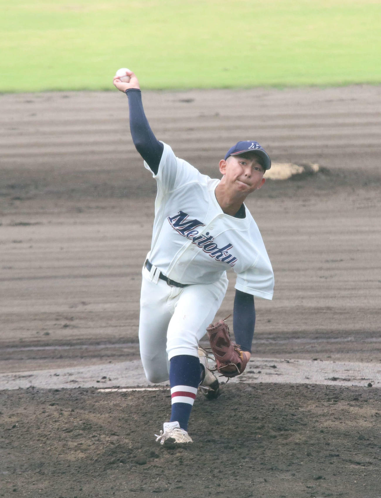 市松戸対千葉明徳　先発し力投する千葉明徳・鳥海（撮影・北村健龍）