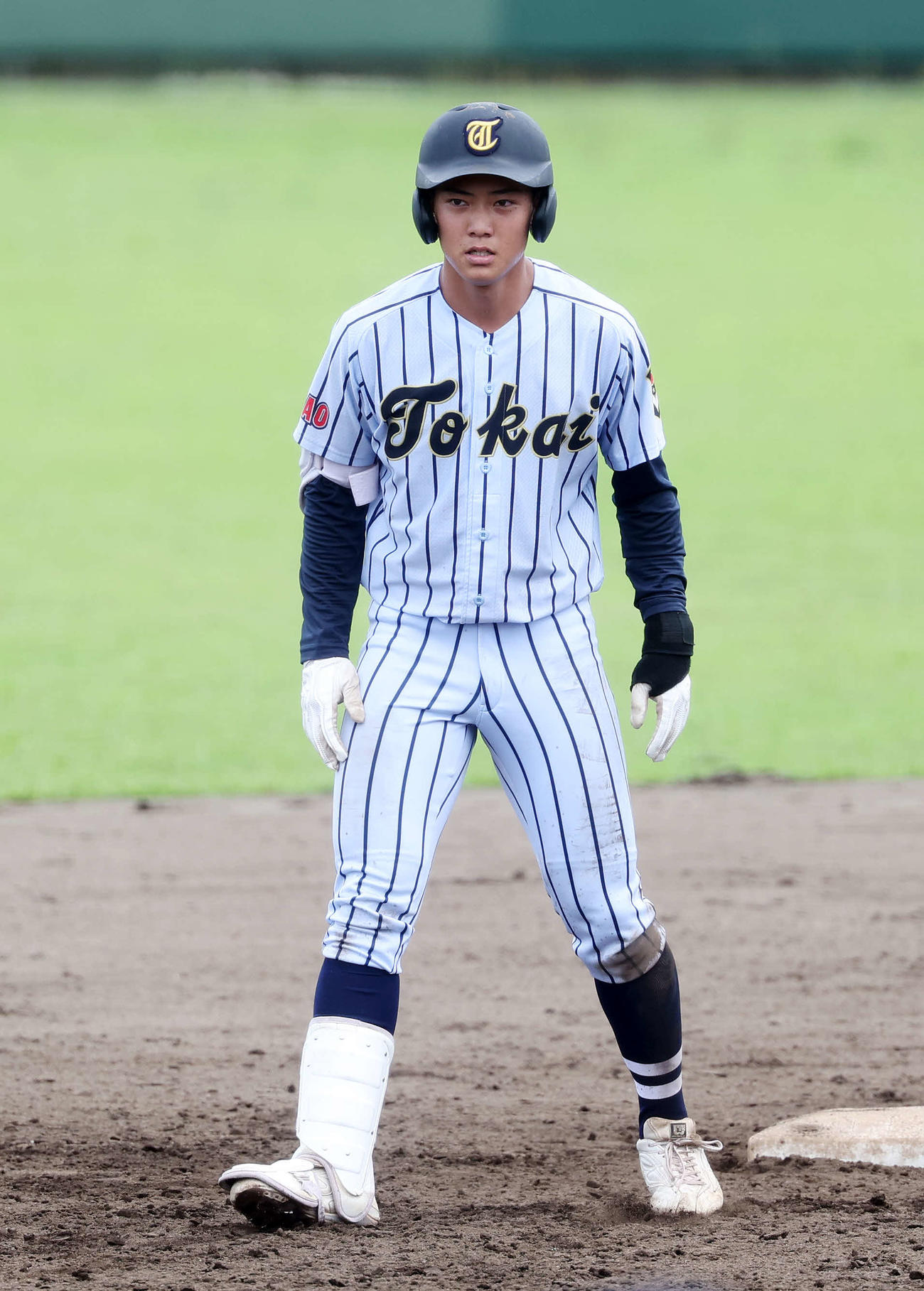 日野台対東海大菅生　3回裏東海大菅生無死、小上防は左越え二塁打を放つ（撮影・鈴木正人）