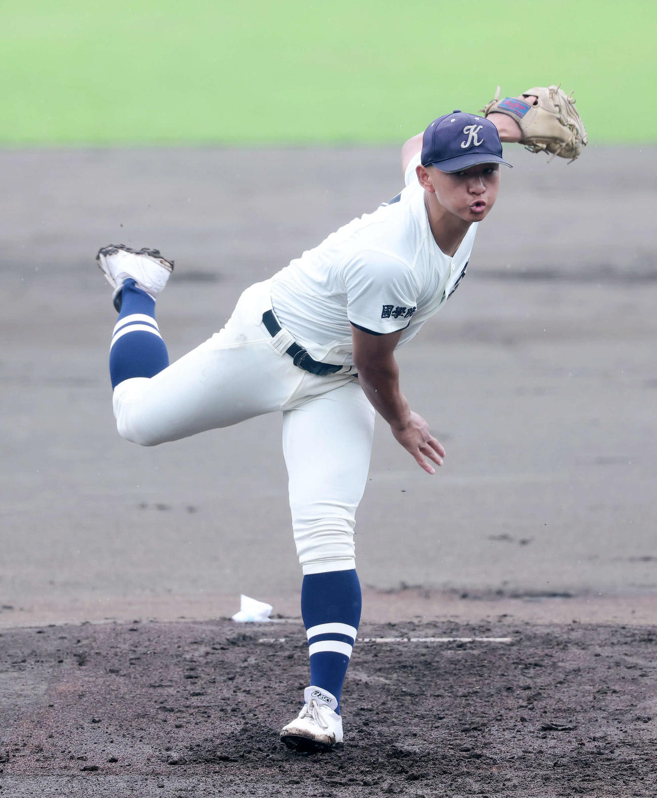 国学院久我山対国士舘　力投する国学院久我山先発の柳本（撮影・鈴木正人）