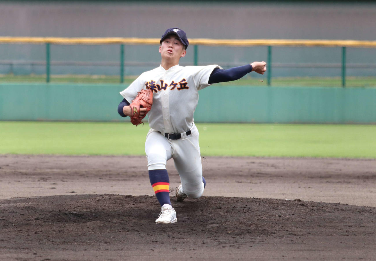 深谷商対狭山ケ丘　先発し力投する狭山ケ丘・永野（撮影・山本佳央）