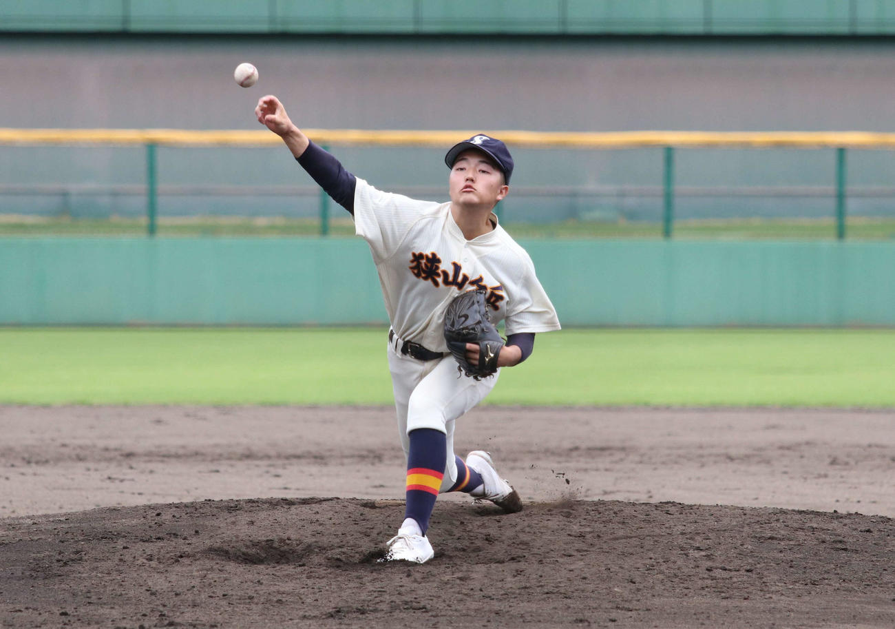 深谷商対狭山ケ丘　2番手として登板する狭山ケ丘・松江（撮影・山本佳央）