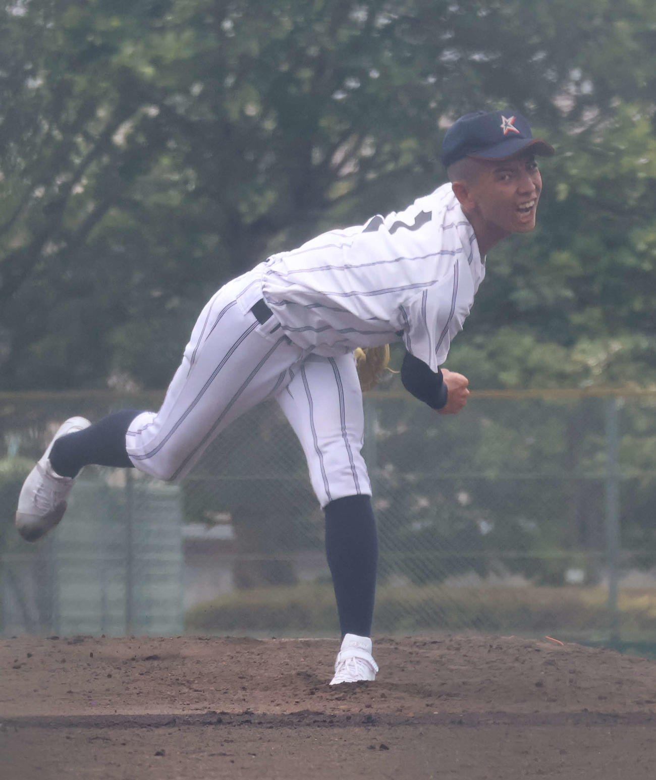 高校野球大阪大会3回戦近大泉州対大阪偕星学園　大阪偕星学園先発で好投した橋本（撮影・佐藤奨真）