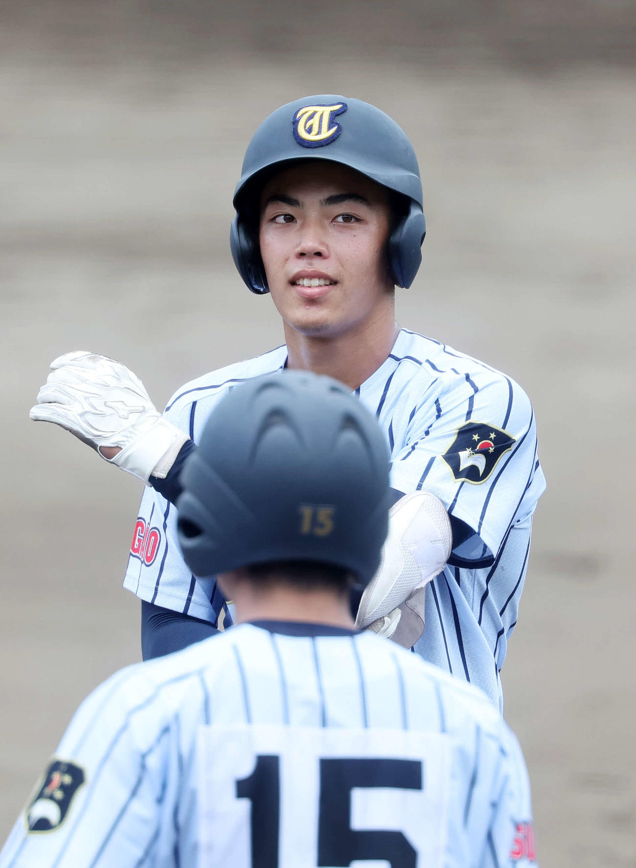 日野台対東海大菅生　2回裏東海大菅生1死一、二塁、藤平は左前適時打を放つ（撮影・鈴木正人）
