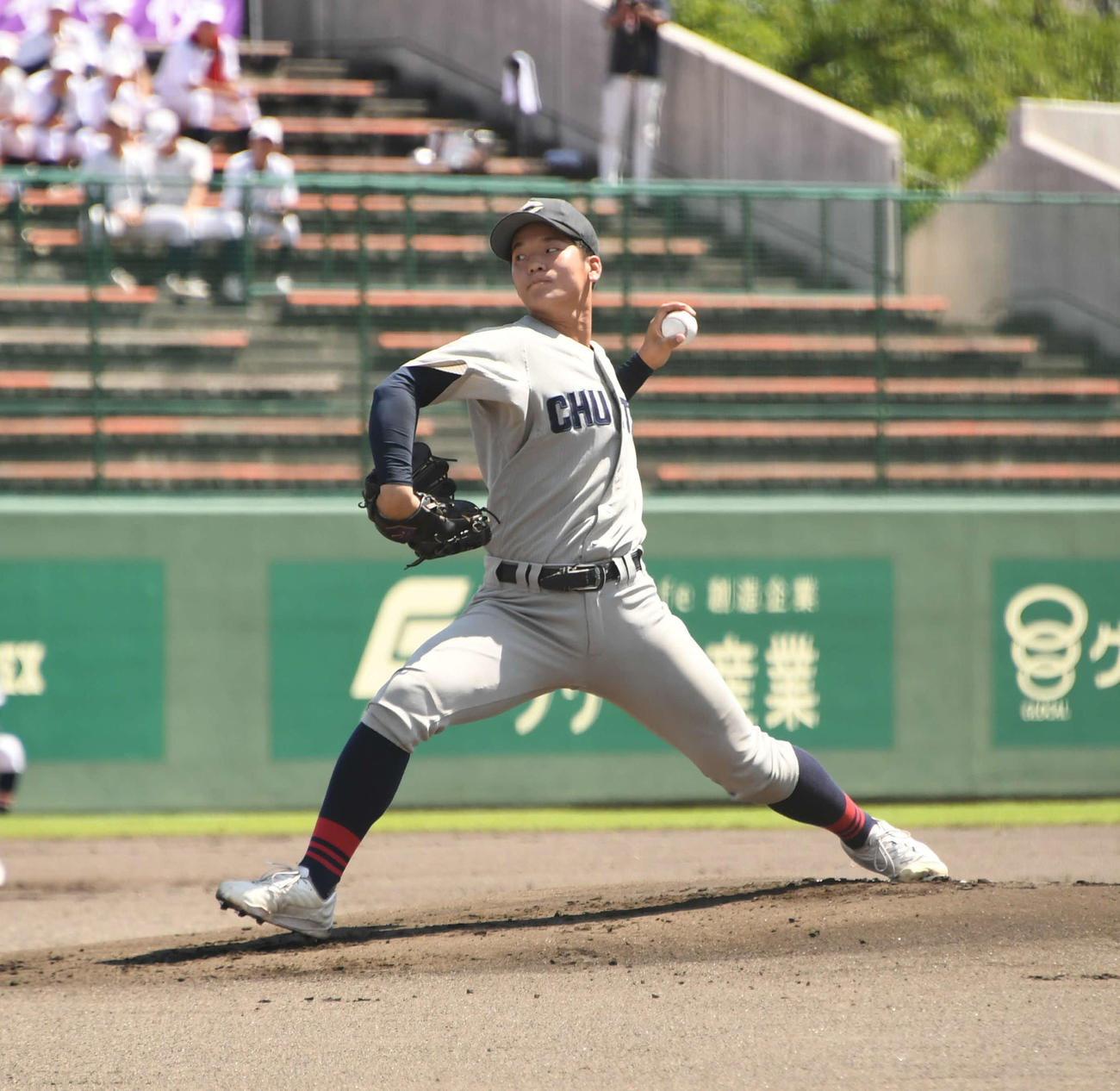 中越のエース雨木は日本文理打線を4安打2失点に抑えて完投