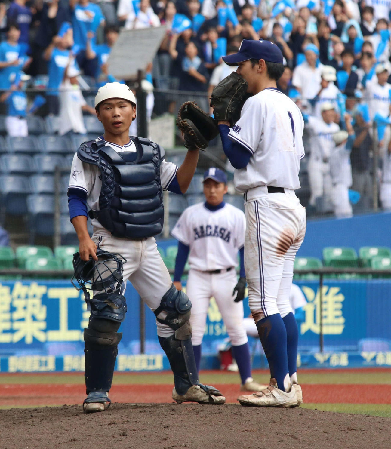 八千代松陰対長狭　八千代松陰対長狭　マウンドに集まる左から、長狭・繁田、加瀬＝（撮影・北村健龍）