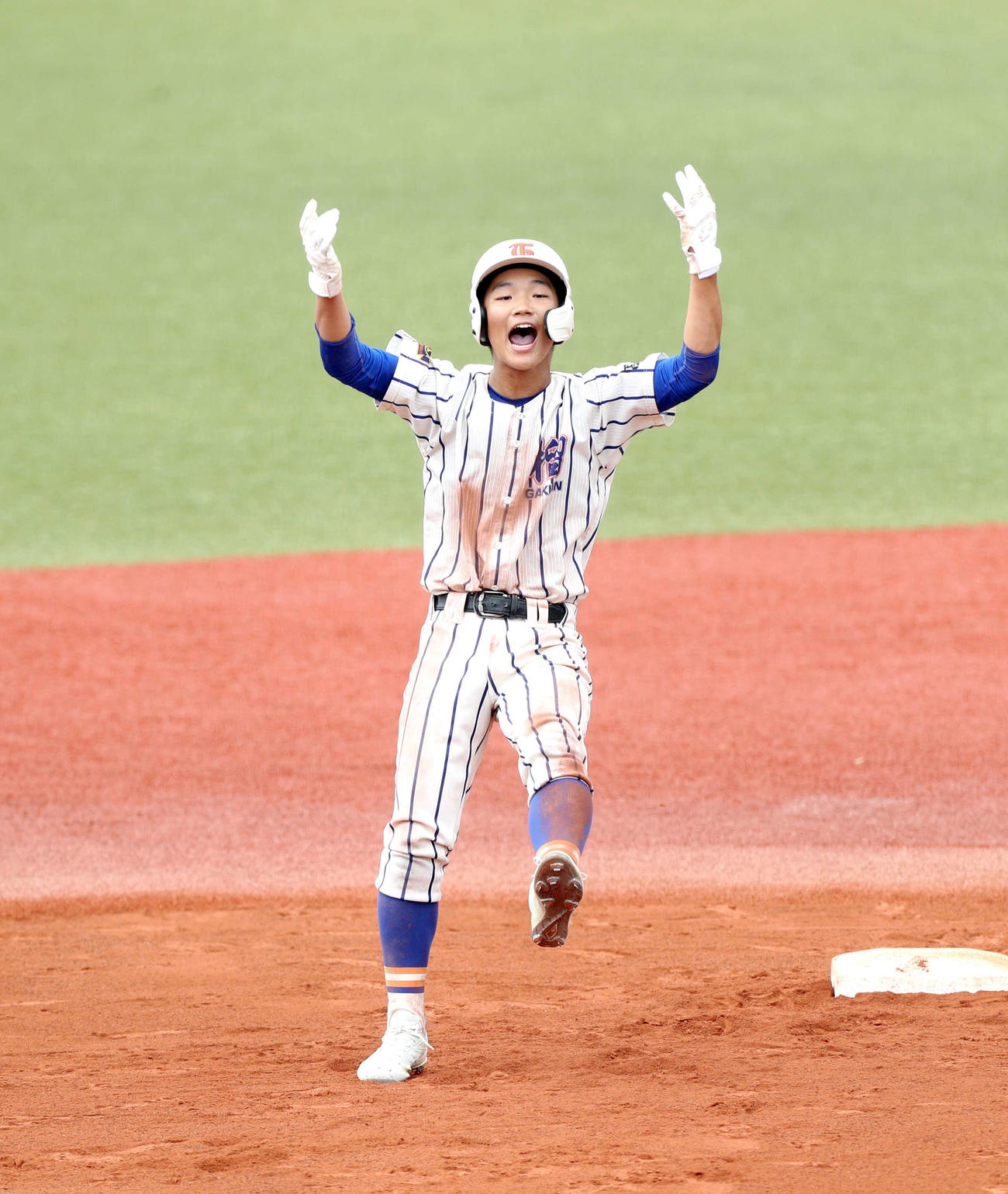 東北学院榴ケ岡対石巻　勝ちこしの適時二塁打に喜ぶ東北学院榴ケ岡・後藤（撮影・木村有優）