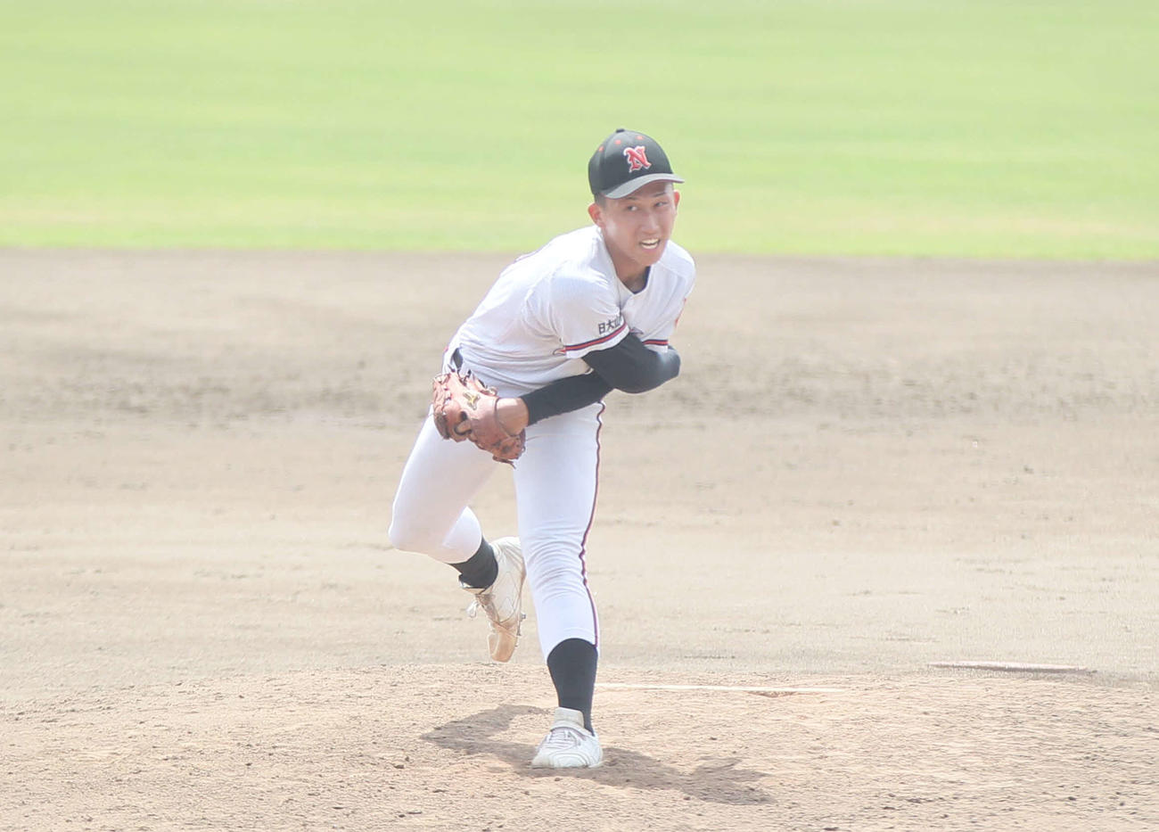 日大山形対創学館　6回から2番手でマウンドに上がった日大山形・本田（撮影・高橋香奈）