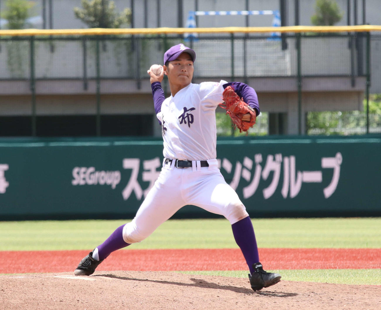 麻布対青山学院　先発し力投する麻布・曽我（撮影・北村健龍）