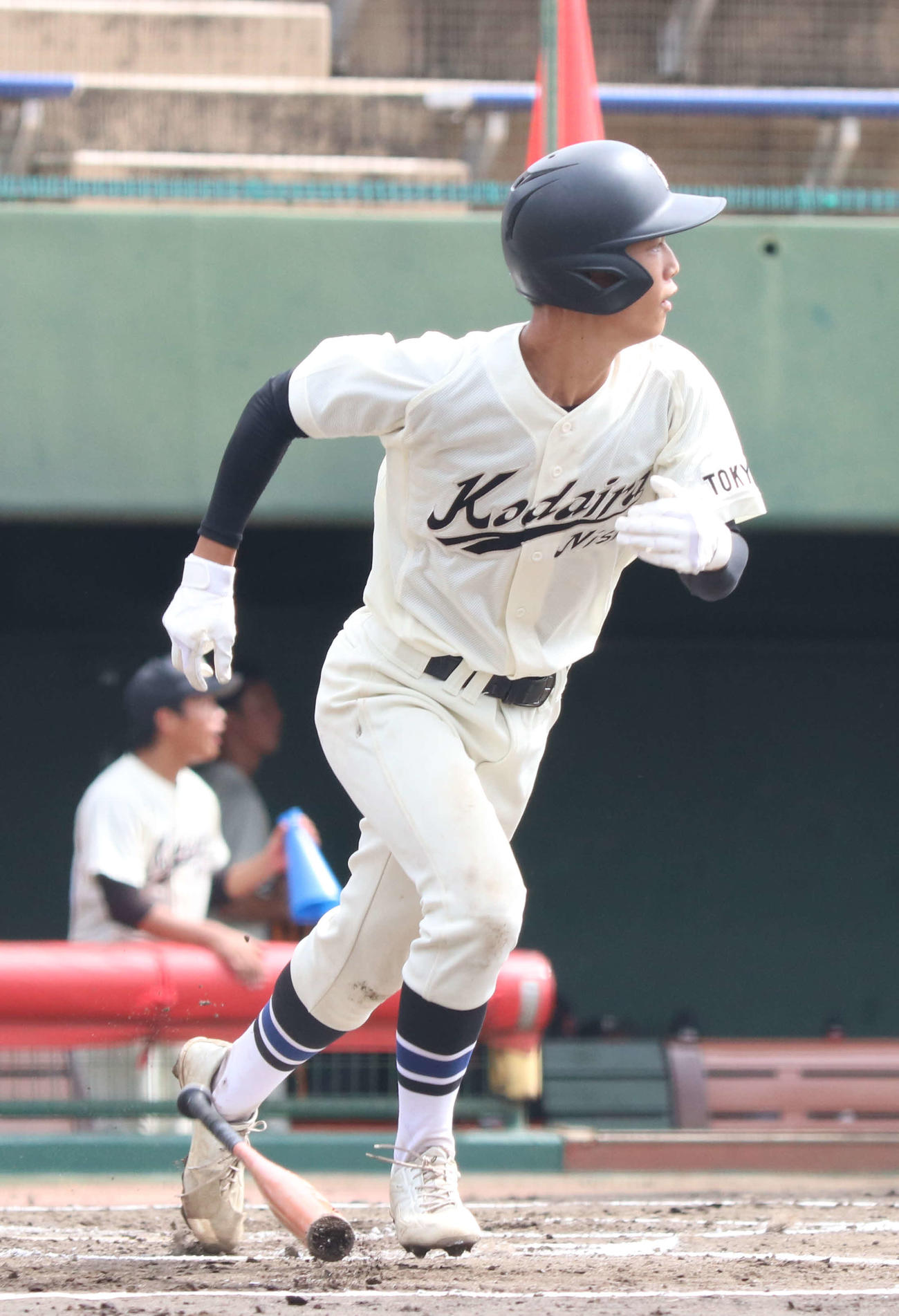 帝京八王子対小平西　1回裏小平西無死満塁、2点適時二塁打を放った板倉（撮影・泉光太郎）