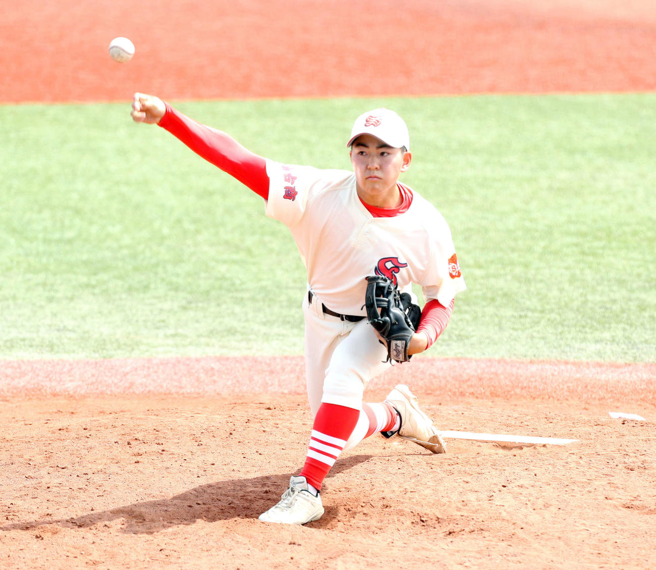 聖和学園対仙台商　9回に2番手で登板した仙台商・佐藤（撮影・木村有優）