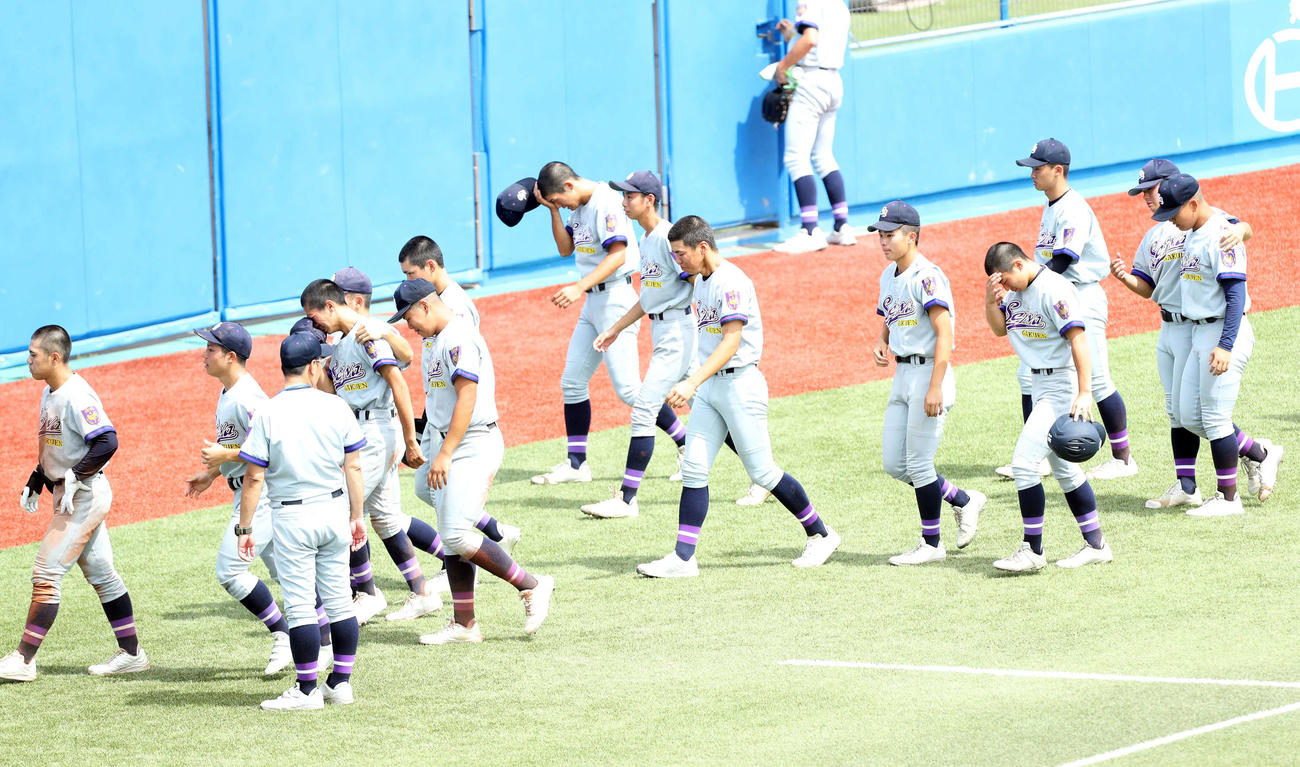 聖和学園対仙台商　初戦で敗れた聖和学園ナイン（撮影・木村有優）