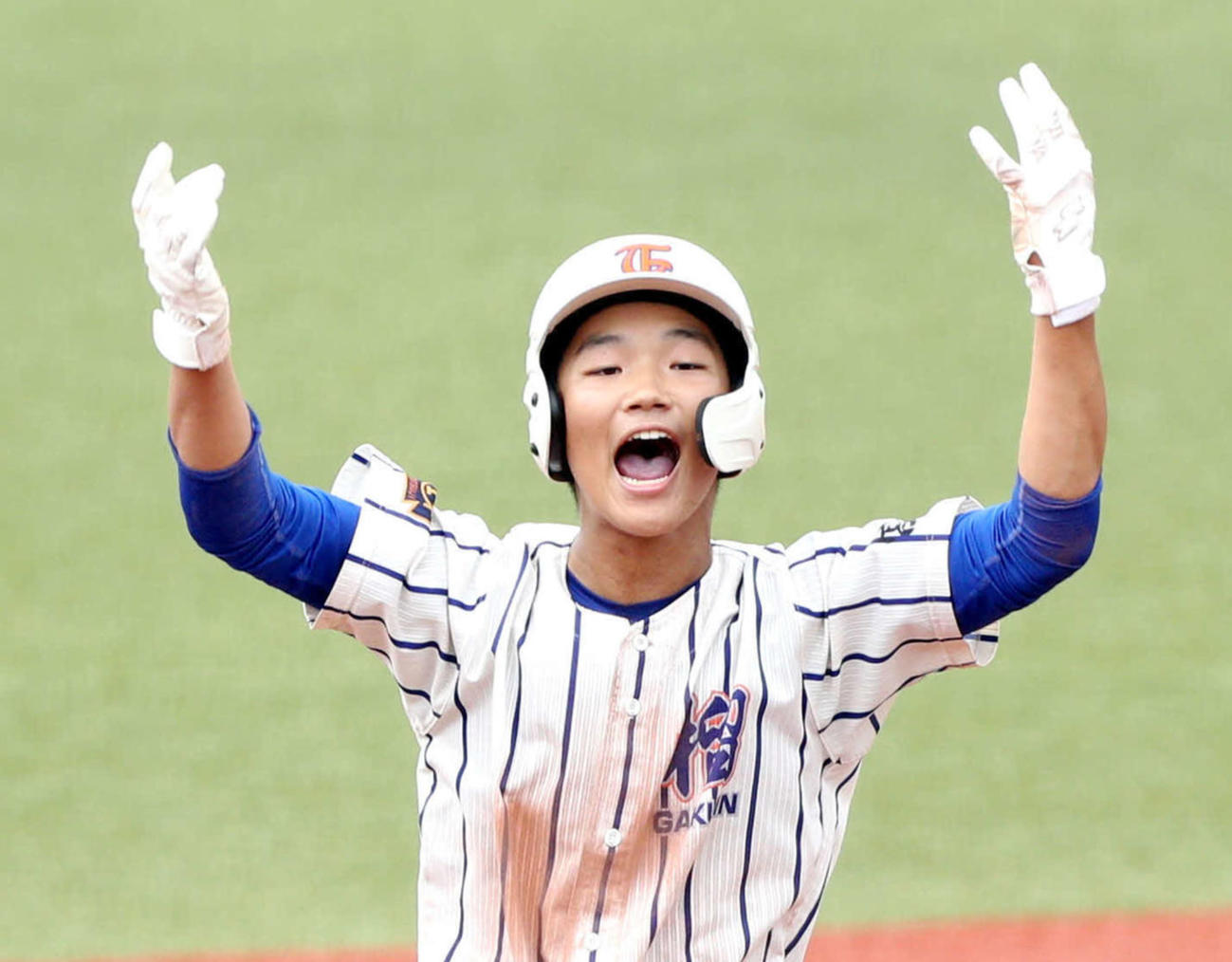 東北学院榴ケ岡対石巻　勝ちこしの適時二塁打に喜ぶ東北学院榴ケ岡・後藤（撮影・木村有優）