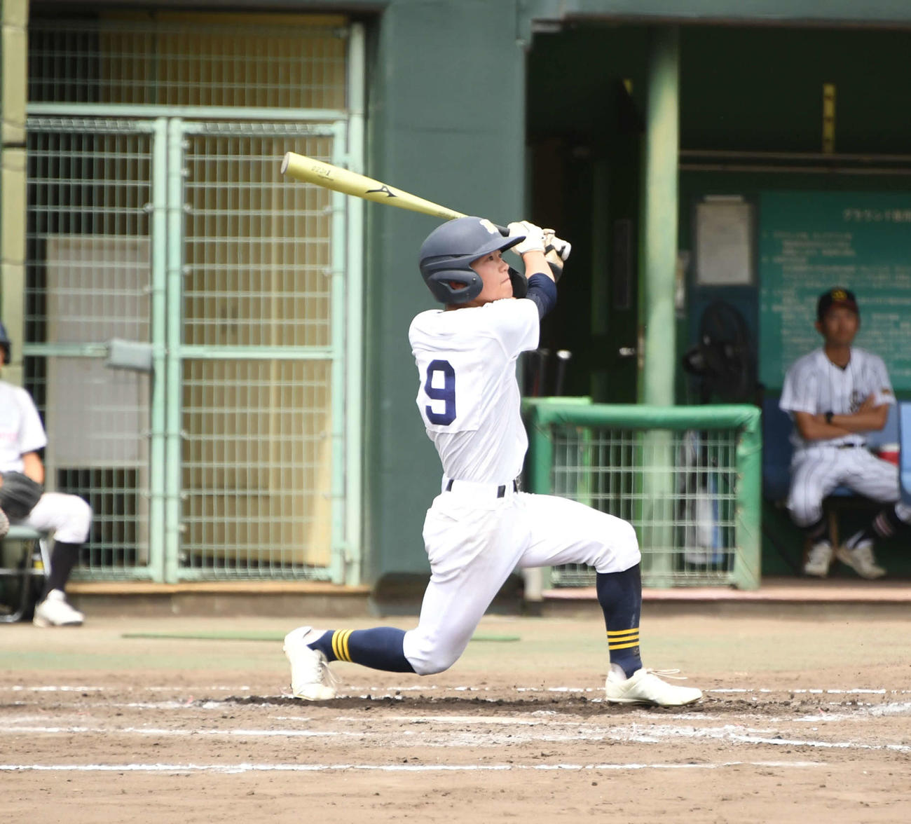 小出対万代　2回表小出2死二、三塁、右中間に2点適時二塁打を放つ種村