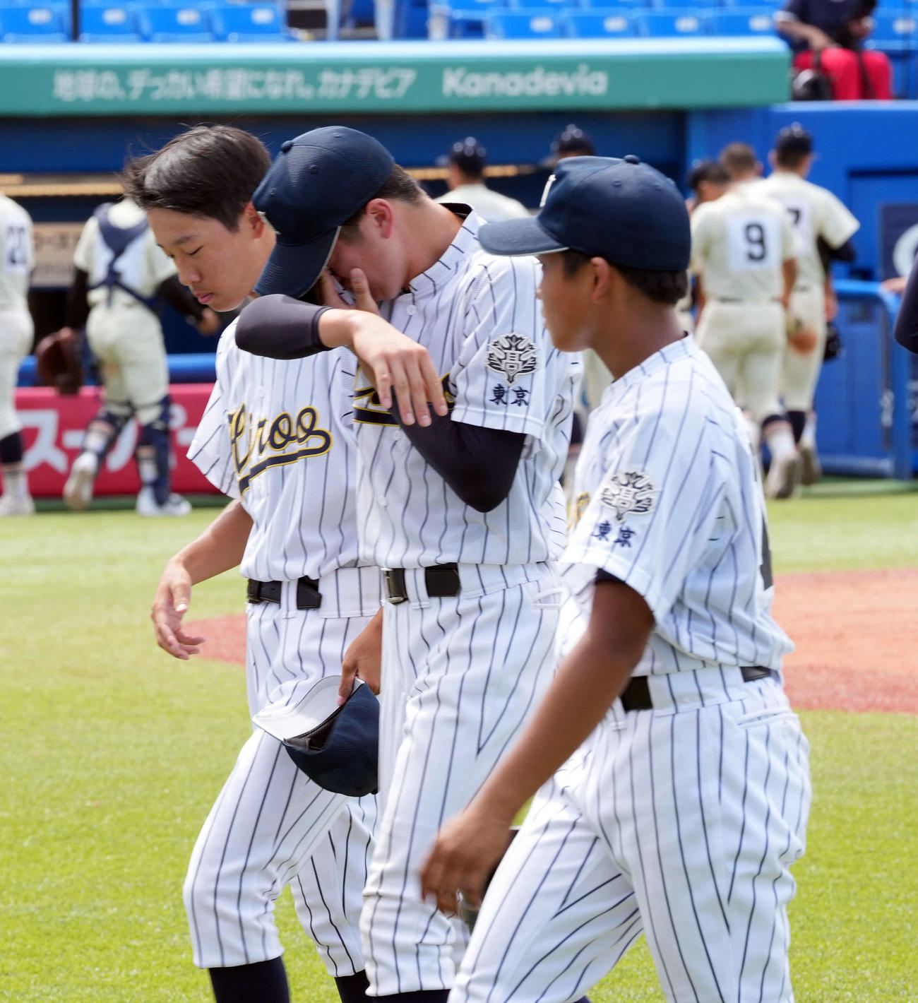 修徳対広尾　修徳に敗れ涙を流す広尾の選手たち（撮影・小島史椰）