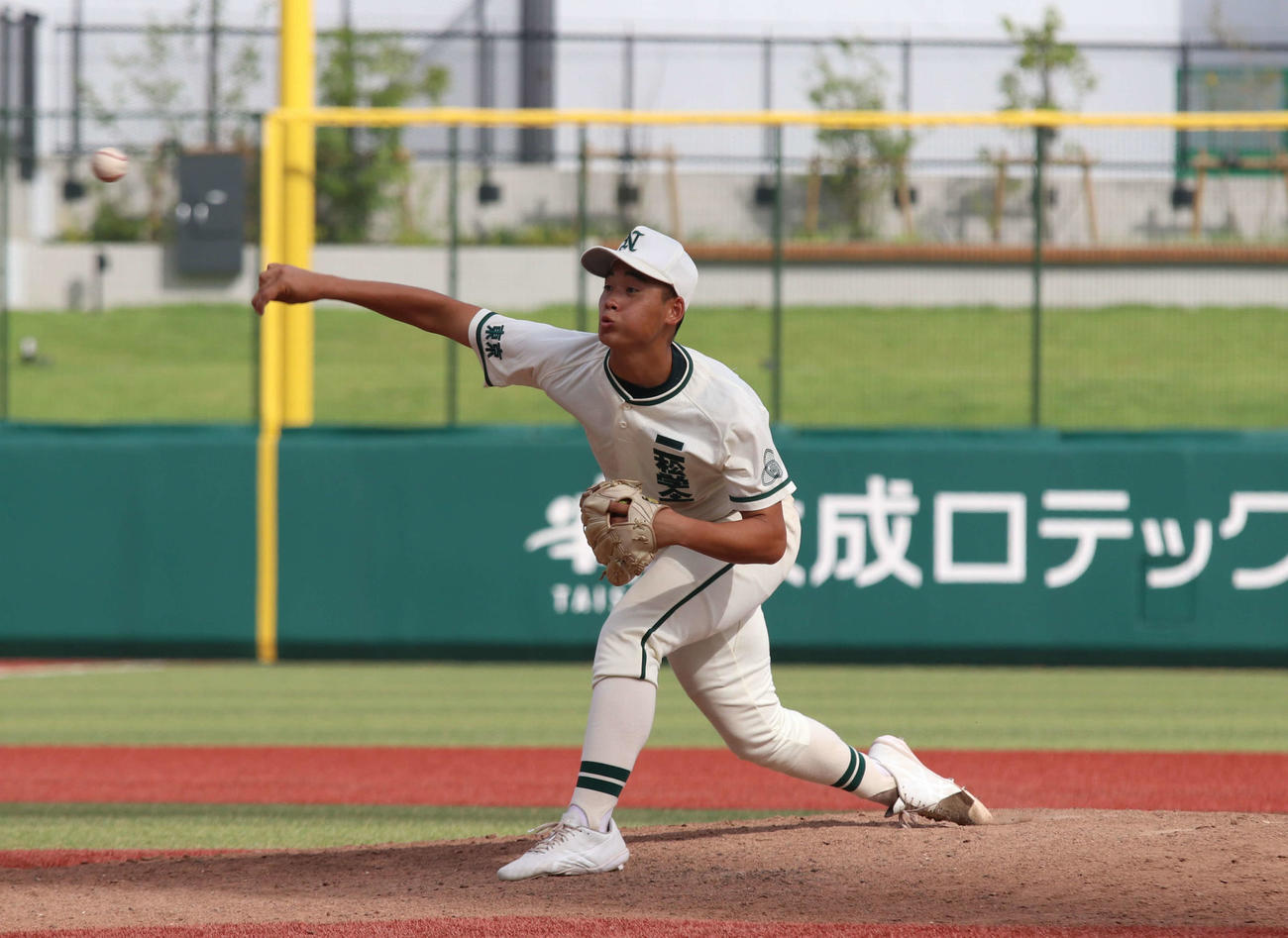 二松学舎大付対大森学園　2番手で登板し力投する二松学舎大付・河内（撮影・北村健龍）