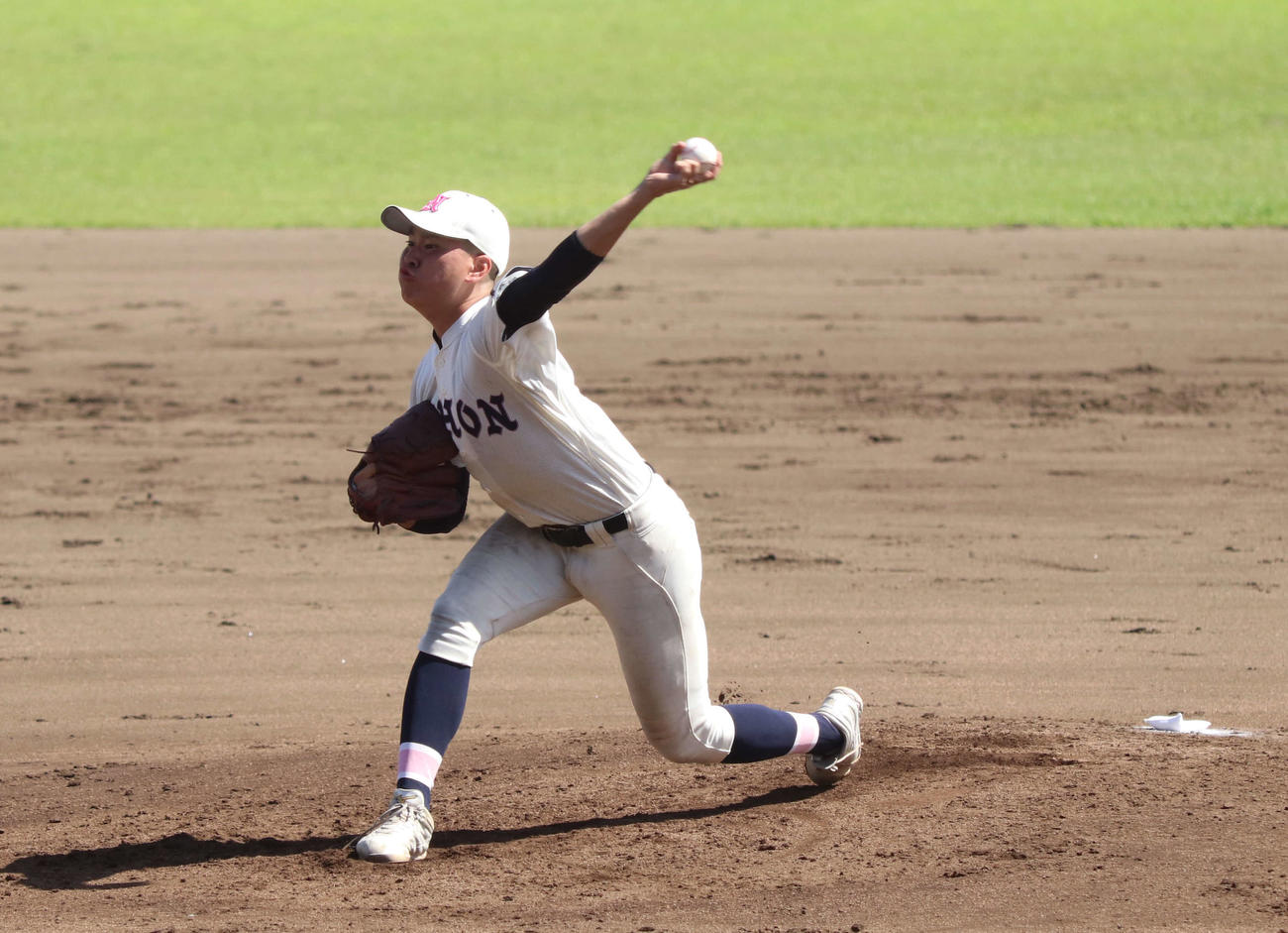 日大鶴ケ丘対桜町　日大鶴ケ丘先発の小林（撮影・泉光太郎）