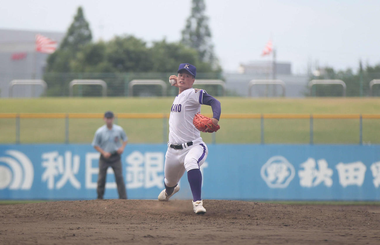 金足農対秋田西　6回から2番手で登板した金足農・吉田（撮影・高橋香奈）