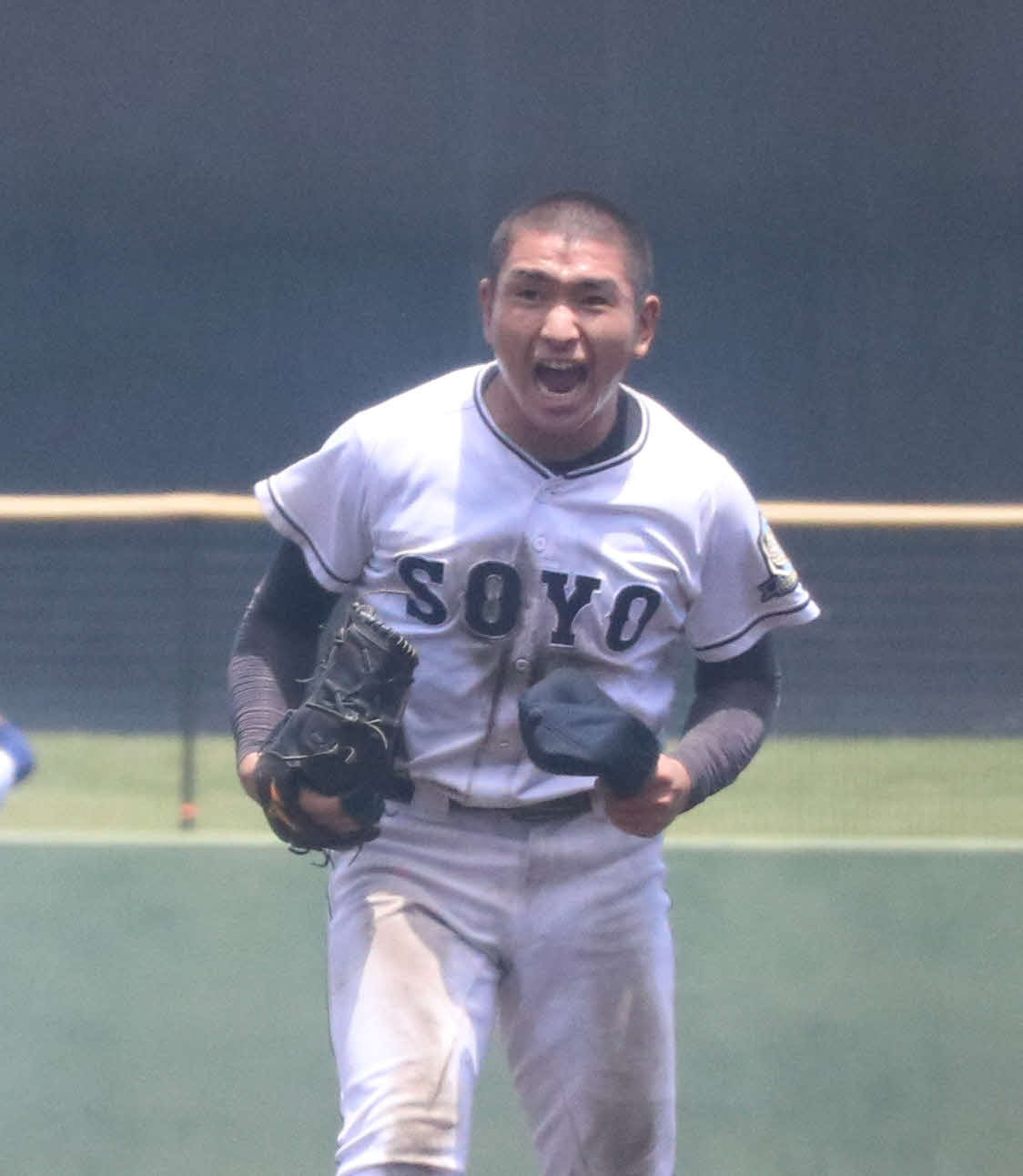 相洋－鎌倉学園　完投勝利し雄たけびを上げる相洋・中島（撮影・寺本吏輝）