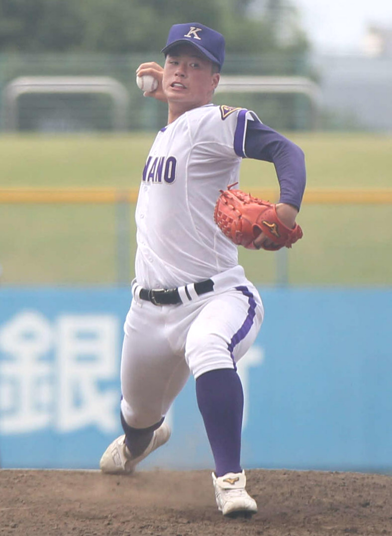 金足農対秋田西　6回から2番手で登板した金足農・吉田（撮影・高橋香奈）