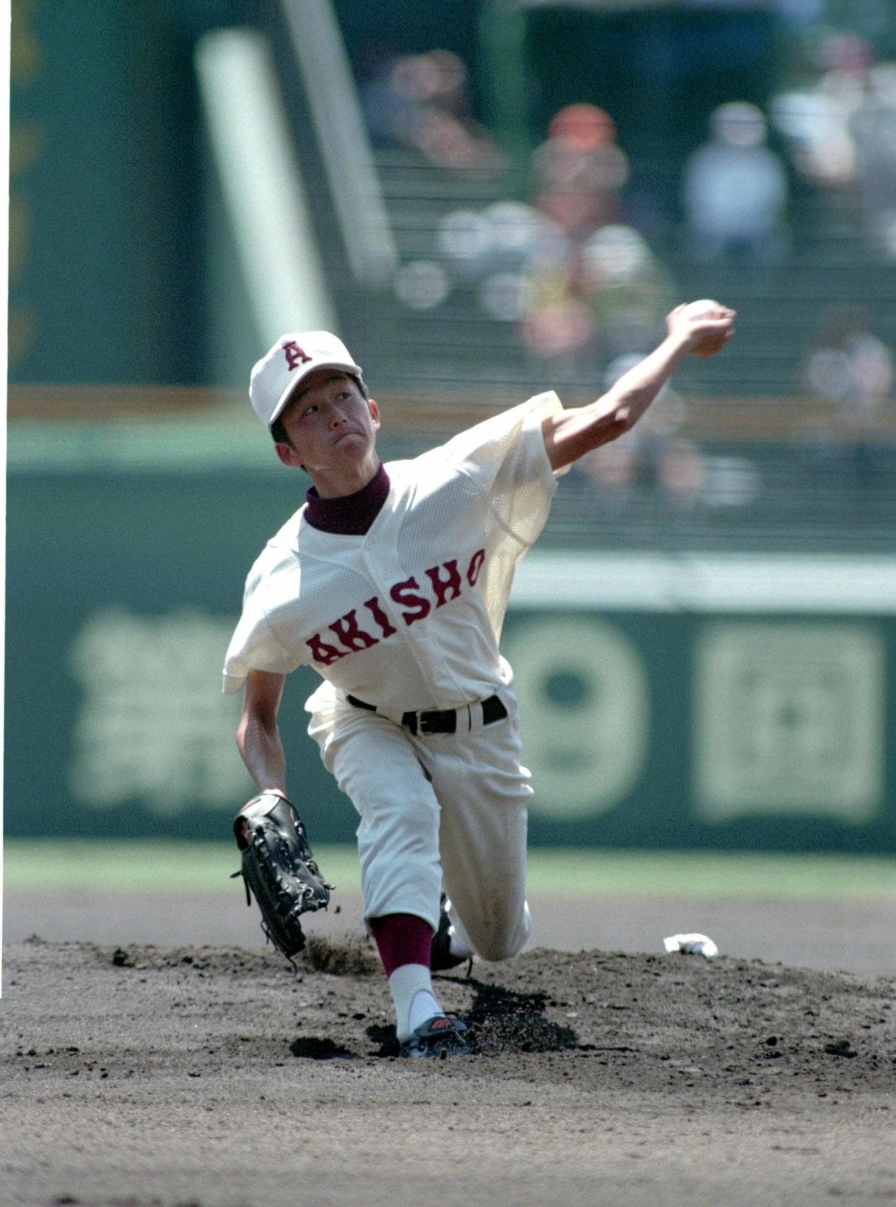 浜田対秋田商　秋田商先発の石川雅規＝1997年8月11日、甲子園球場
