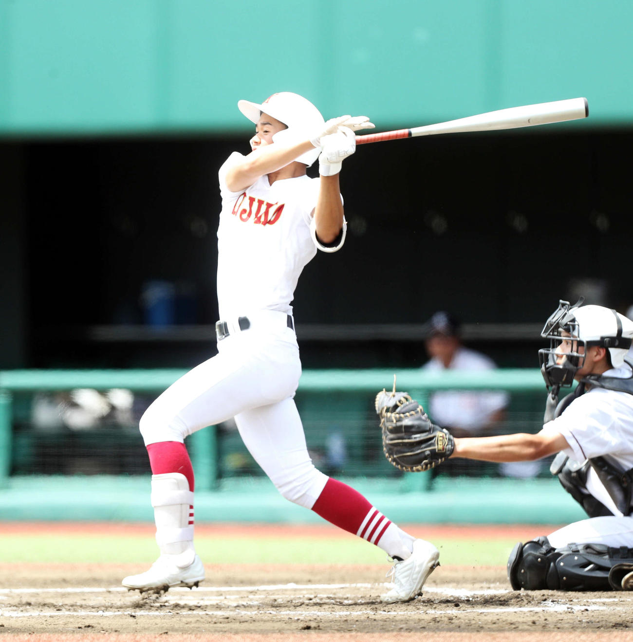 久慈対大野・葛巻・伊保内連合　2回表久慈1死二塁、左前的時代を放つ久慈・宇部智（撮影・木村有優）