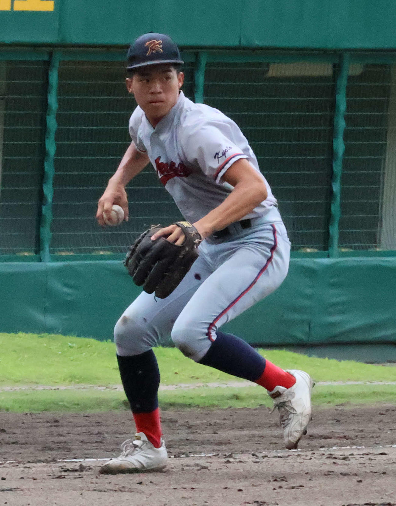 京都共栄学園対京都国際　3塁を守る京都国際・清水詩太（撮影・大西真生）