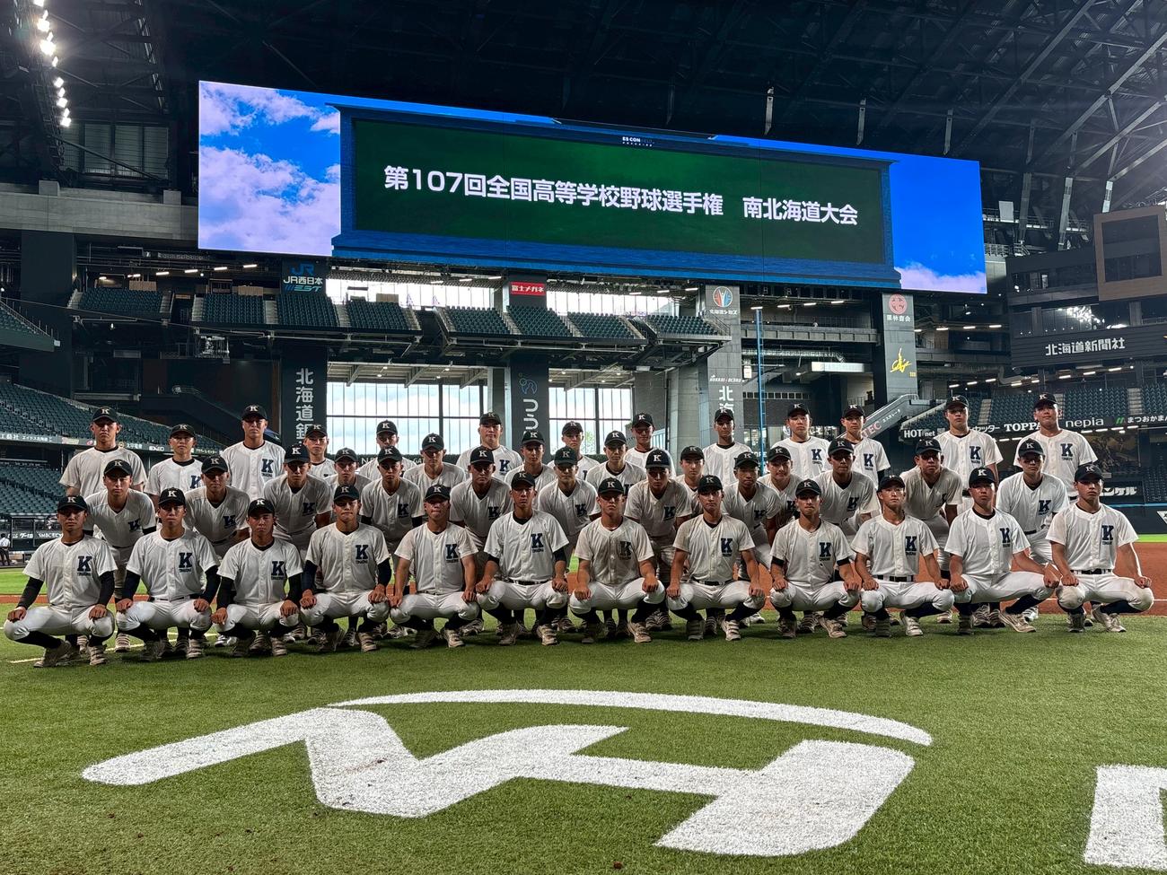 公式練習に参加した駒大苫小牧の選手ら（撮影・保坂果那）