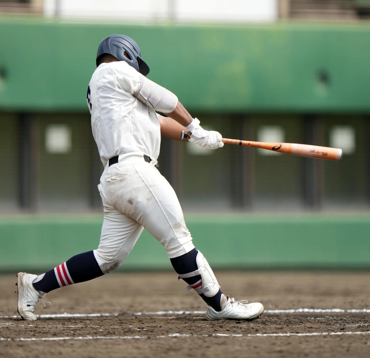 桐光学園対武相　8回裏武相1死一、三塁、同点となる右犠打を放つ森山（撮影・小島史椰）