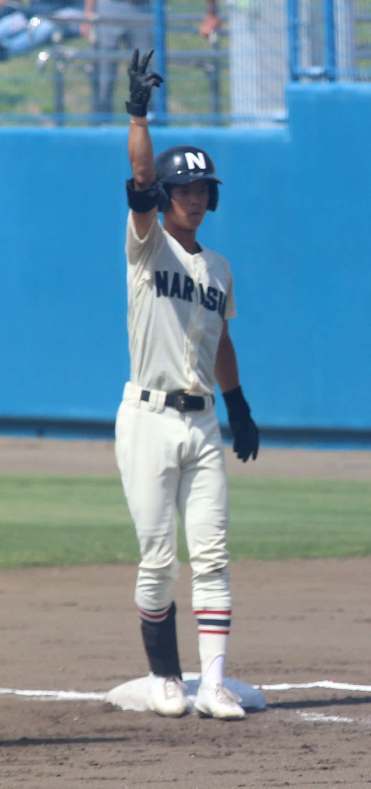 銚子商対習志野　3回表習志野2死二塁、適時打を放ちガッツポーズする習志野・岡田（撮影・北村健龍）