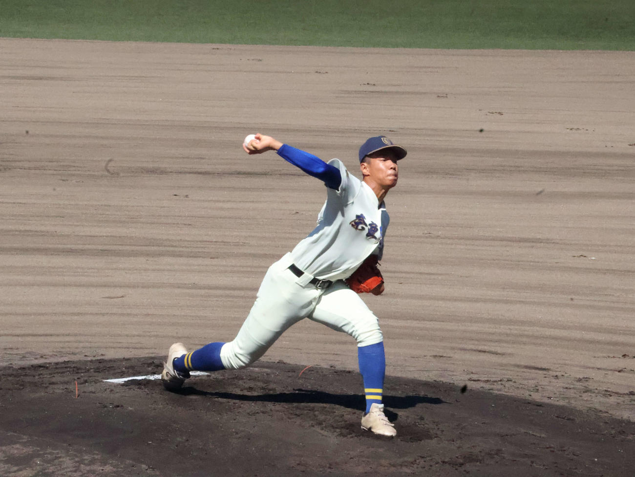 奈良大付対生駒　先発マウンドに上がった杉山竜之輔（撮影・溝淵千夏）