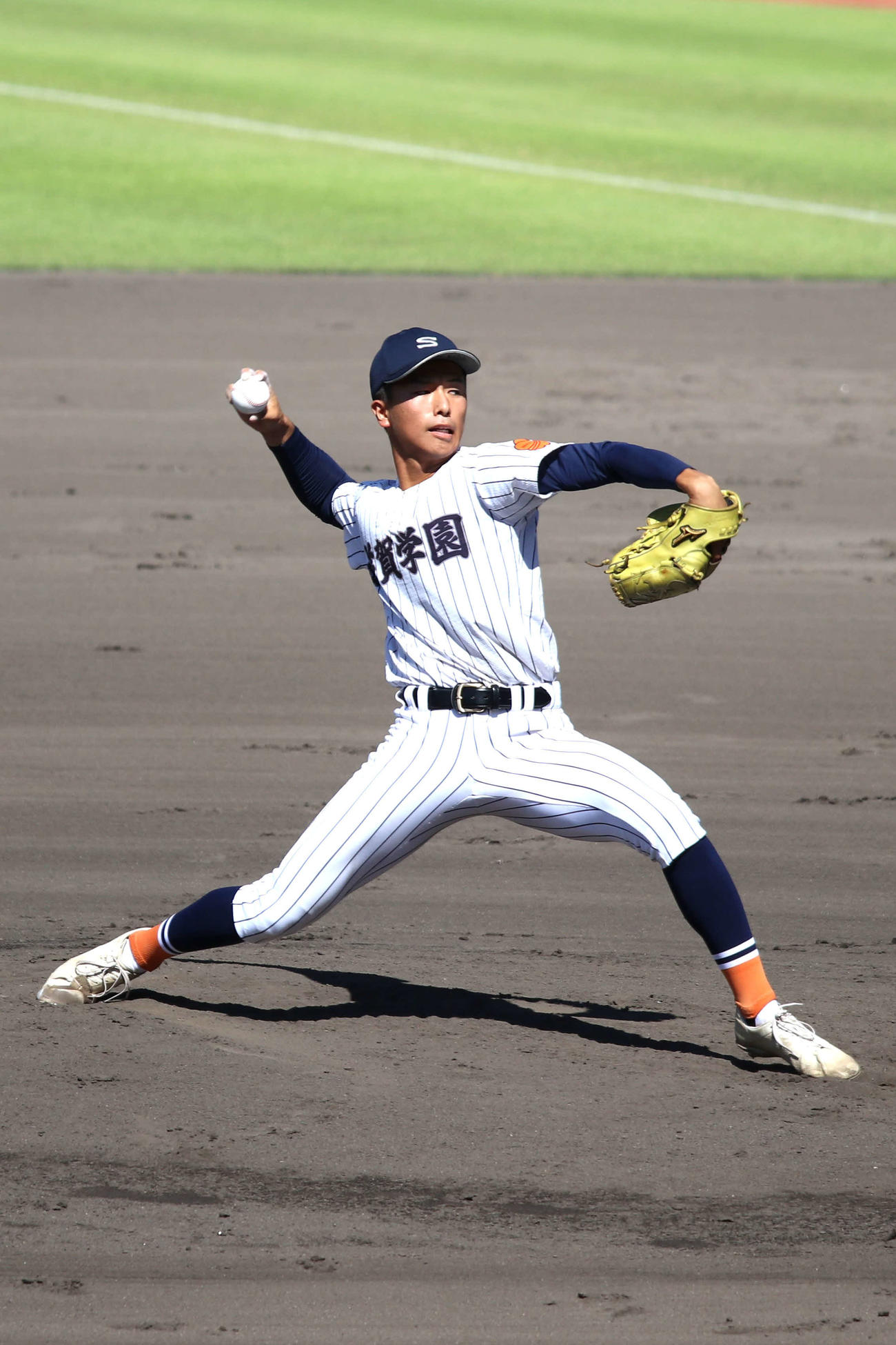 滋賀学園対膳所　先発し力投する滋賀学園・土田悠（撮影・一樹）