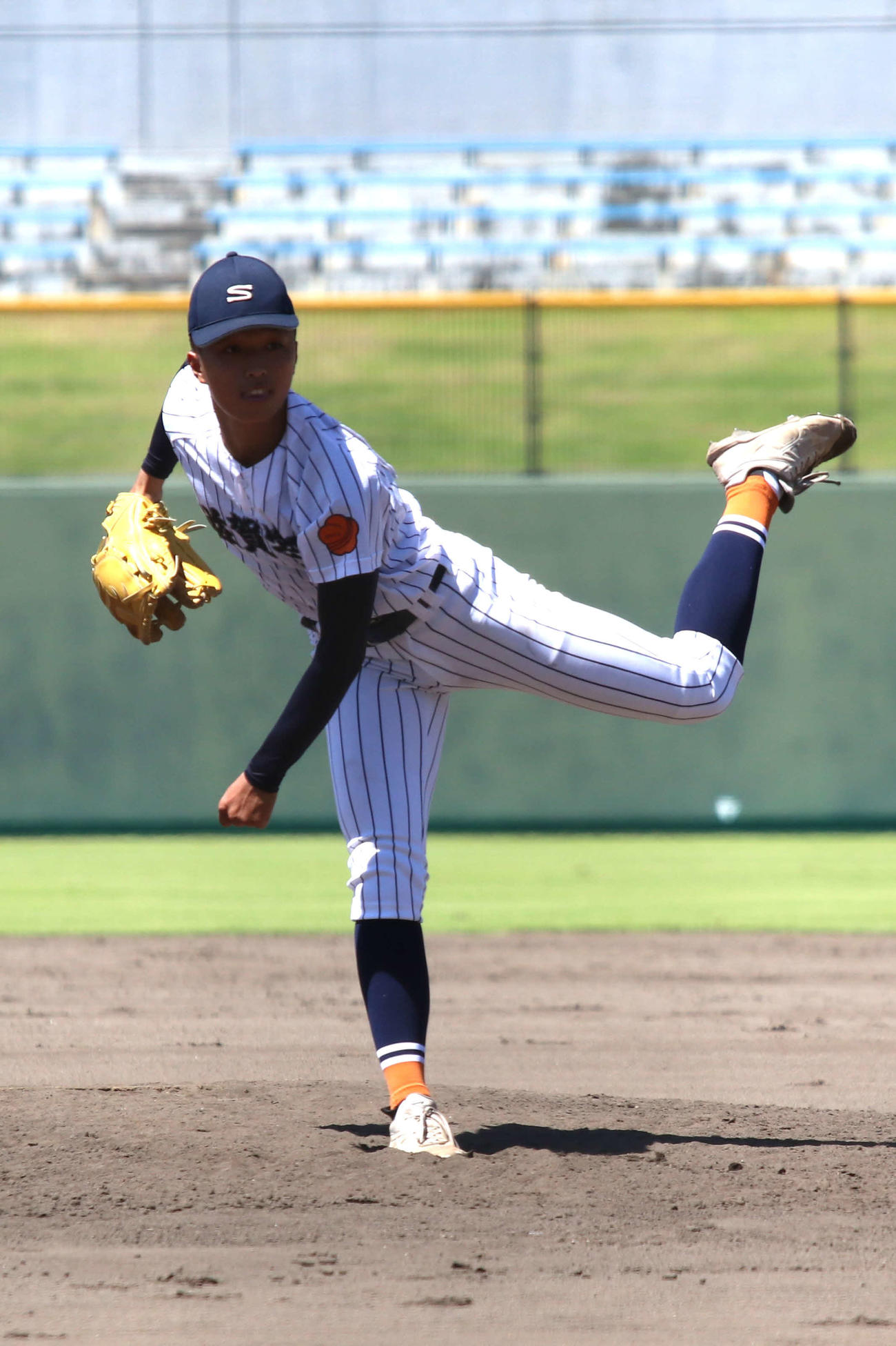 滋賀学園対膳所　2番手で登板した滋賀学園・土田義（撮影・一樹）