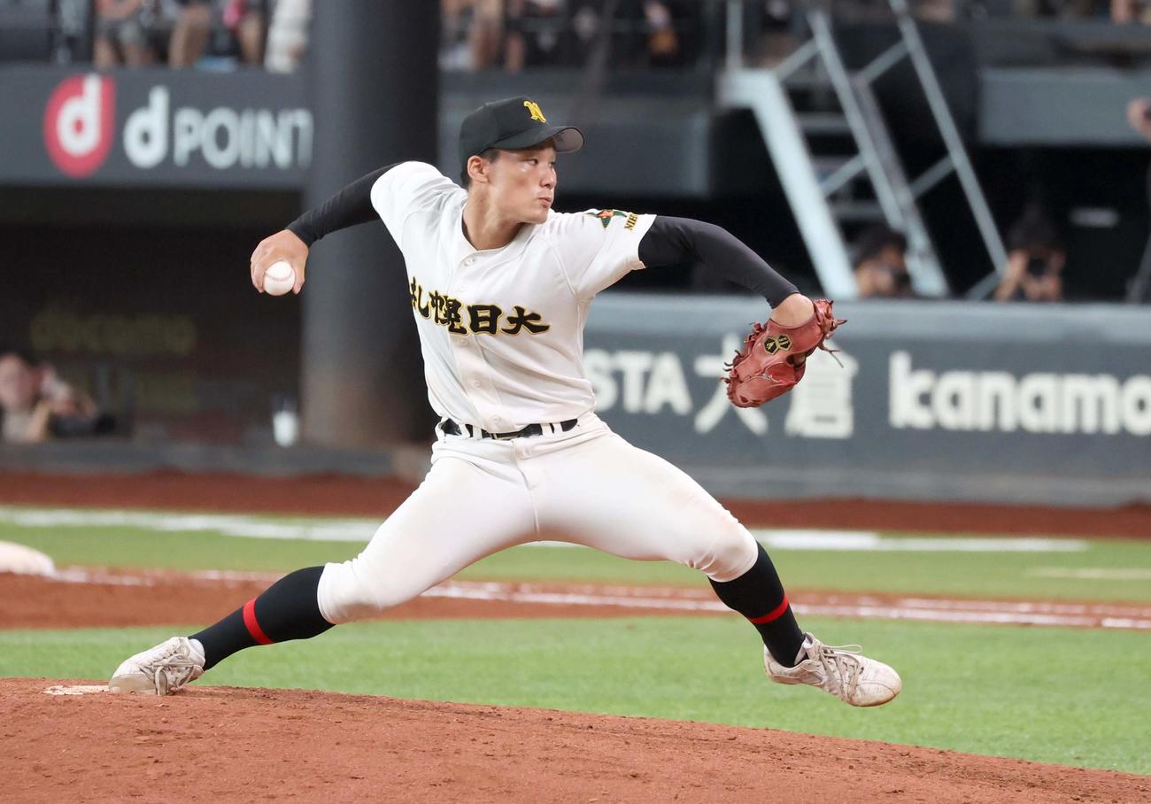 札幌大谷対札幌日大　7回途中から登板の札幌日大・島田（撮影・黒川智章）